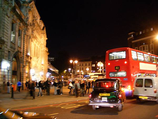 Viaja por Inglaterra.